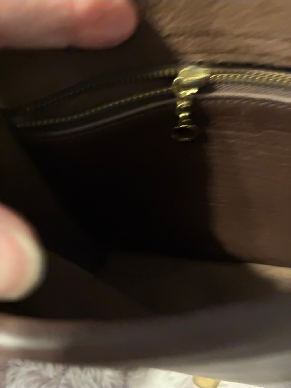Vintage Coach Brown Leather Crossbody with Gold turn lock - Picture 6 of 7